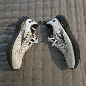 Brooks Revel White and Black Running Shoes